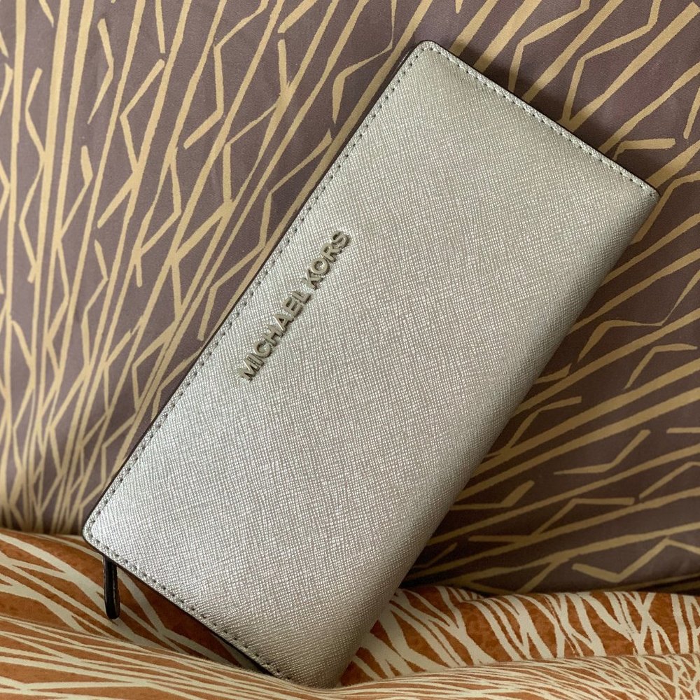 Michael Kors Wallet (Metallic Silver)